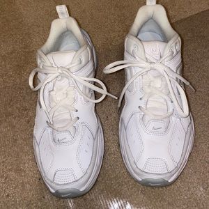 Women’s white Nike sneakers Sz 8